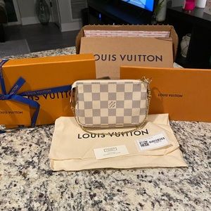 ❌SOLD❌ Louis Vuitton Mini Pochette Accessoires